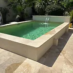לינה וארוחת בוקר Un Petit Coin De Paradis Avec Piscine Et Parking