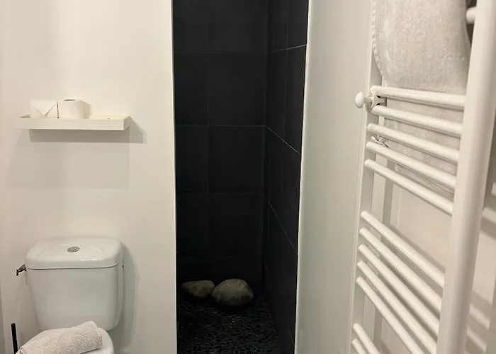Oda ve Kahvaltı Un Petit Coin De Paradis Avec Piscine Et Parking 3*