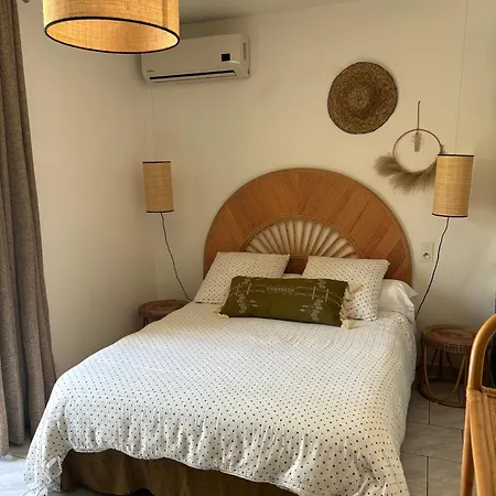 Bed & Breakfast Un Petit Coin De Paradis Avec Piscine Et Parking