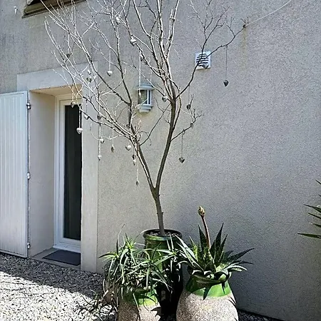 Un Petit Coin De Paradis Avec Piscine Et Parking 住宿加早餐酒店 3*