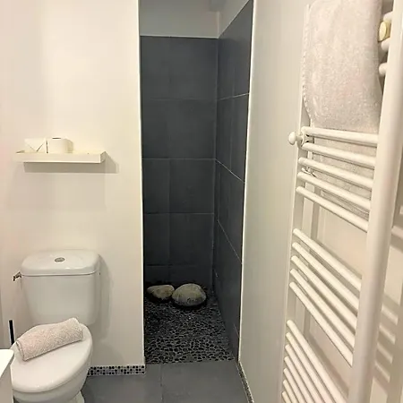 Un Petit Coin De Paradis Avec Piscine Et Parking 3* 阿维尼翁新城