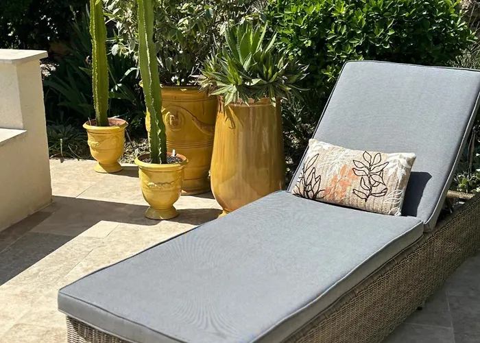 Bed and Breakfast Un Petit Coin De Paradis Avec Piscine Et Parking