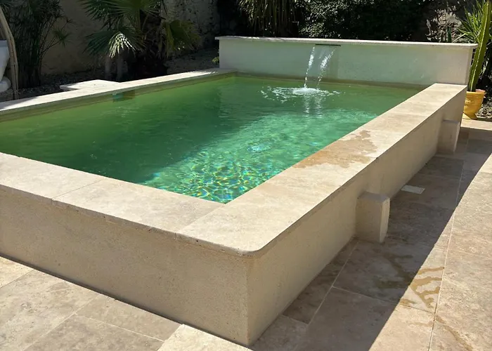 Bed and Breakfast Un Petit Coin De Paradis Avec Piscine Et Parking